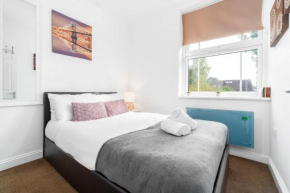 Amber Suite Moseley Mews by StayStaycations
